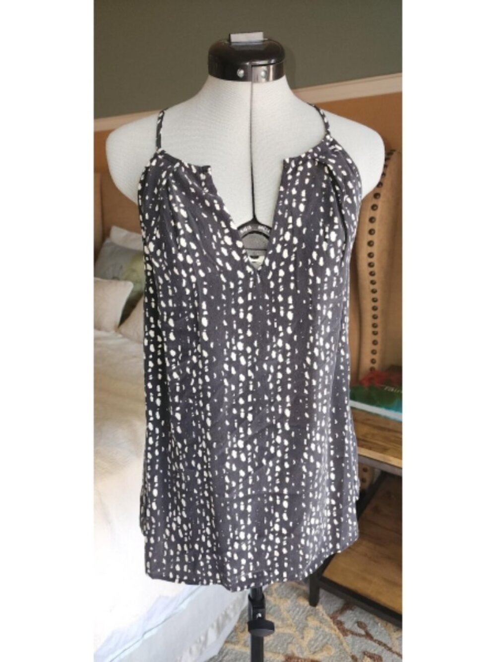Joie Acrux B 100% silk relaxed tank in Caviar/Porcelain XS NWT